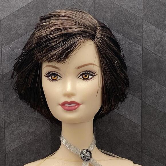 Alice Cullen Eclipse Pink Label BARBIE DOLL 2010 - Picture 1 of 9